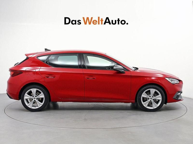 Usado Seat Leon FR 150 CV (110 kW) 2022 Rojo Berlina