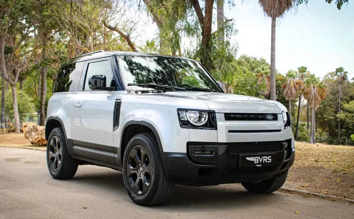 Usado Land Rover Defender SE 200 CV (147 kW) 2020 Plateado SUV