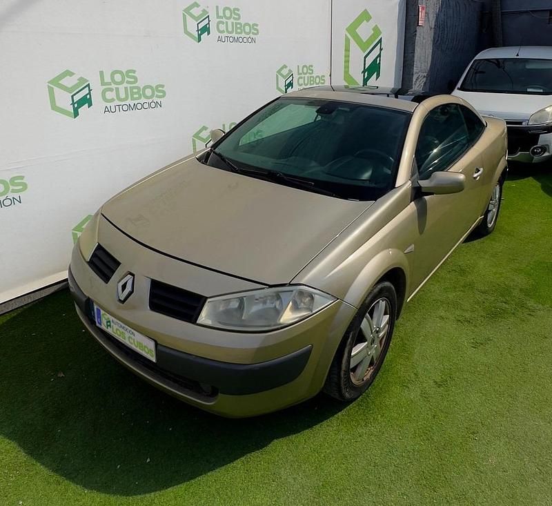 Usado Renault Mégane Cabriolet Dynamique 130 CV (95 kW) 2005 Marrón Descapotable