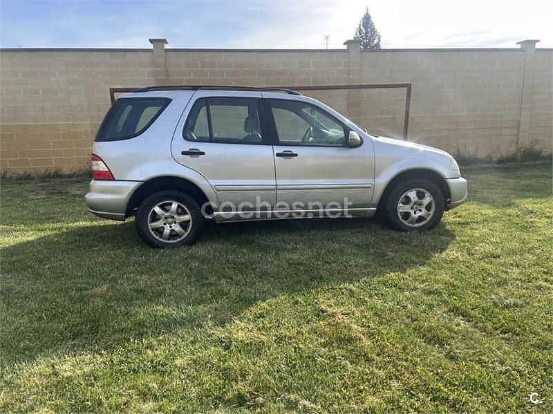 Usado Mercedes ML270 163 CV (119 kW) 2002 Gris / plata SUV