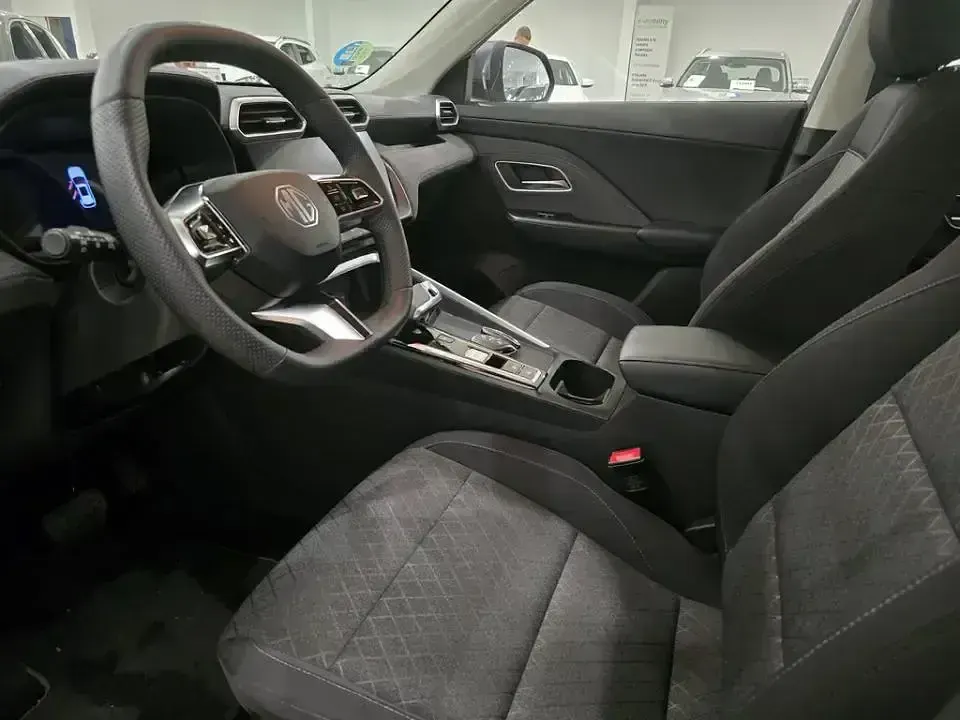 Usado MG ZS Comfort 197 CV (144 kW) 2026 Gris / plata SUV