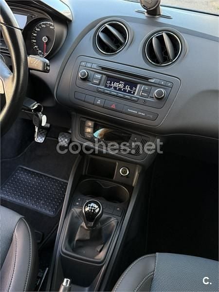 Usado Seat Ibiza I-Tech 105 CV (77 kW) 2014 Azul Berlina