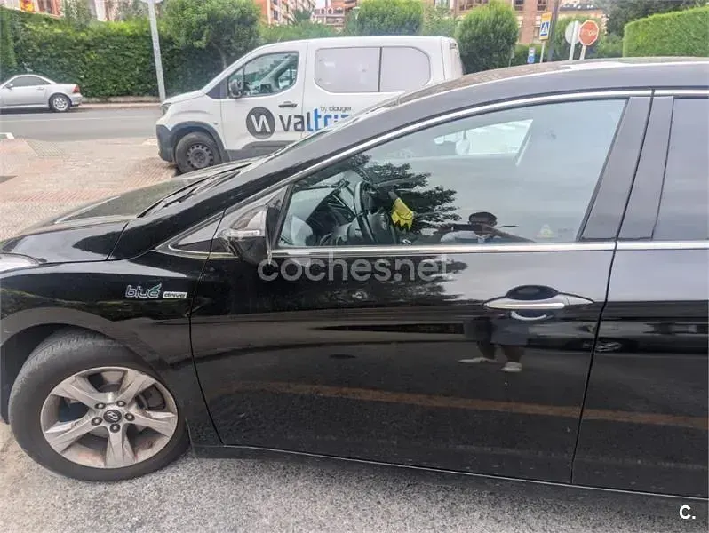 Usado Hyundai i40 115 CV (84 kW) 2014 Negro Berlina
