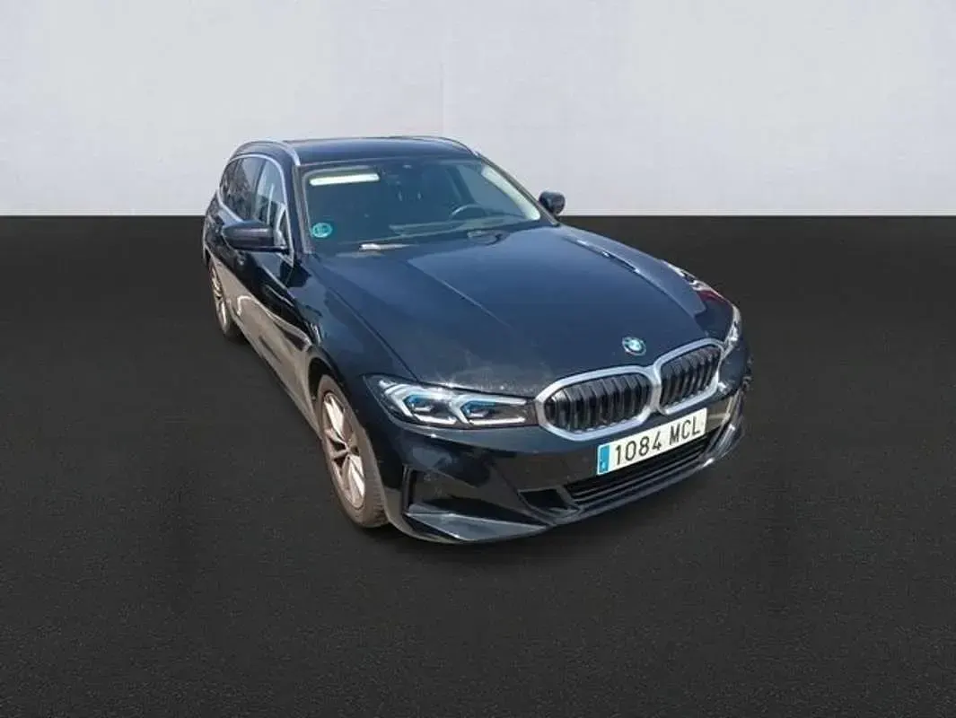 Usado BMW 318 Comfort Edition 150 CV (110 kW) 2022 Negro Familiar