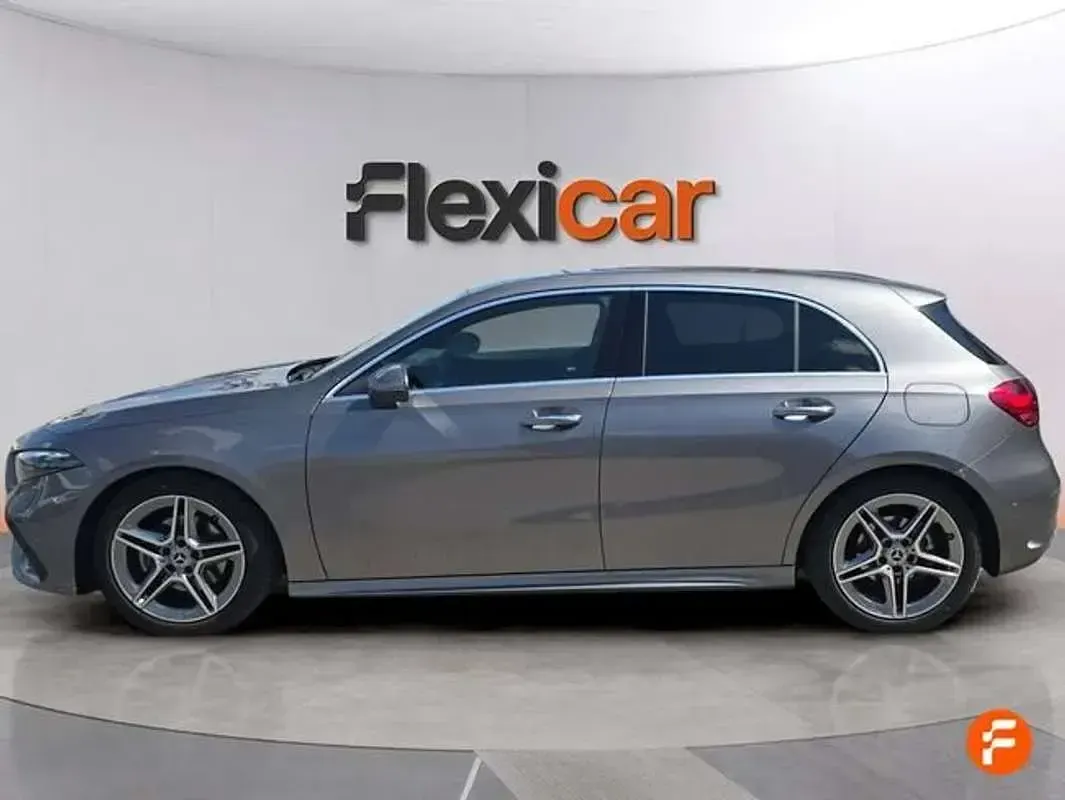 Usado Mercedes A180 136 CV (100 kW) 2024 Gris Berlina