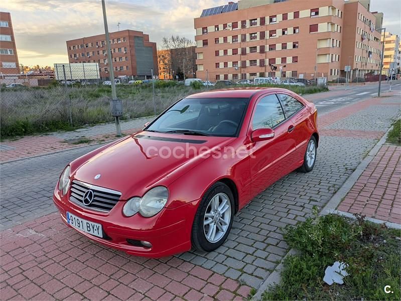 Usado Mercedes C220 143 CV (105 kW) 2002 Rojo Berlina