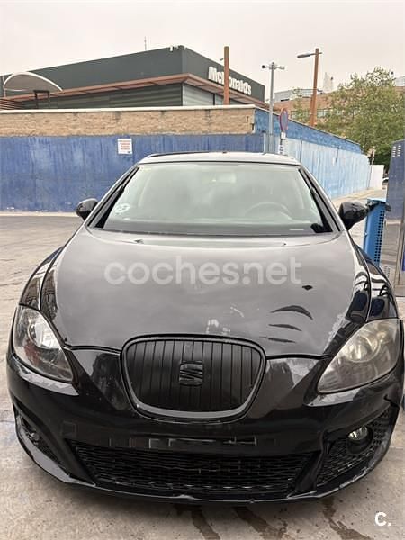 Usado Seat Leon Reference 105 CV (77 kW) 2011 Negro Utilitario