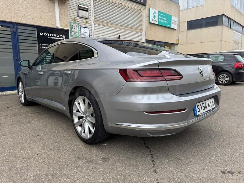Usado VW Arteon Elegance 150 CV (110 kW) 2019 Gris / plata Utilitario