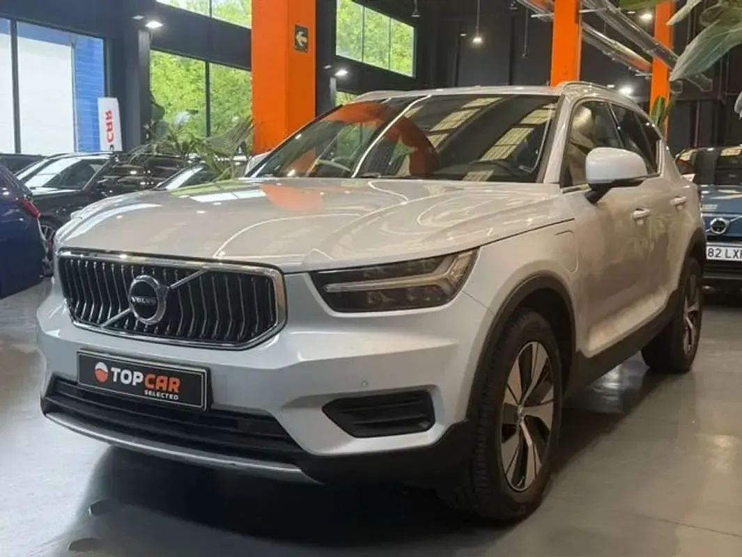 Usado Volvo XC40 265 CV (194 kW) 2021 Gris SUV