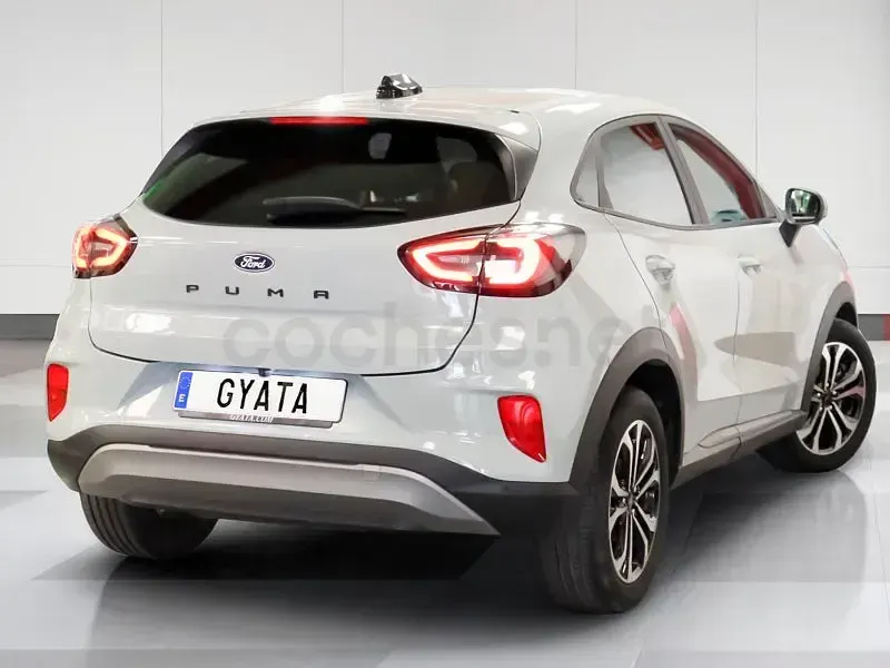 Usado Ford Puma Titanium 125 CV (91 kW) 2024 Gris / plata SUV