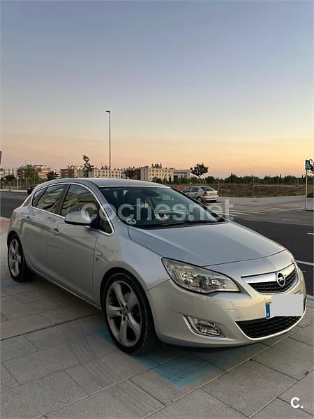 Gris / plata Usado 2009 Opel Astra Sport Berlina | 7200 € - Imagen 1/4