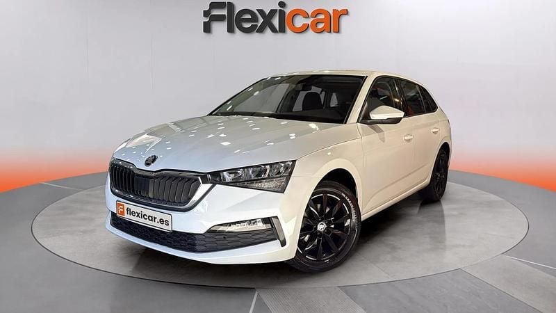 Usado Skoda Scala Ambition 110 CV (80 kW) 2021 Blanco Utilitario