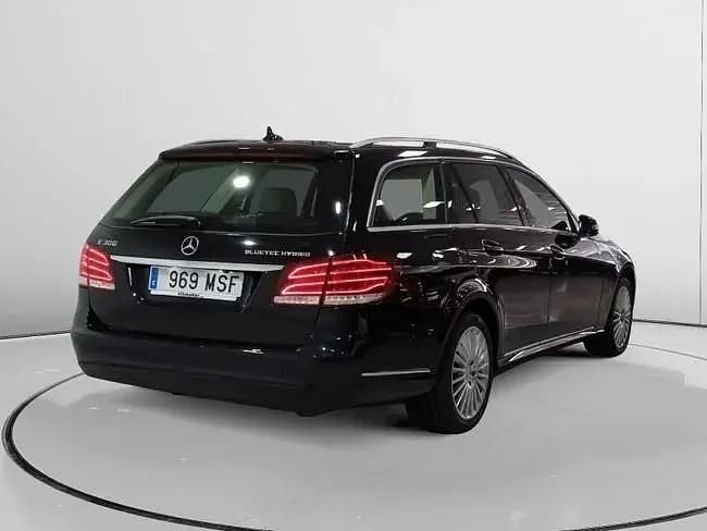 Używany Mercedes E300 Avantgarde 231 KM (169 kW) 2015 Niebieski Sedan/Limuzyna