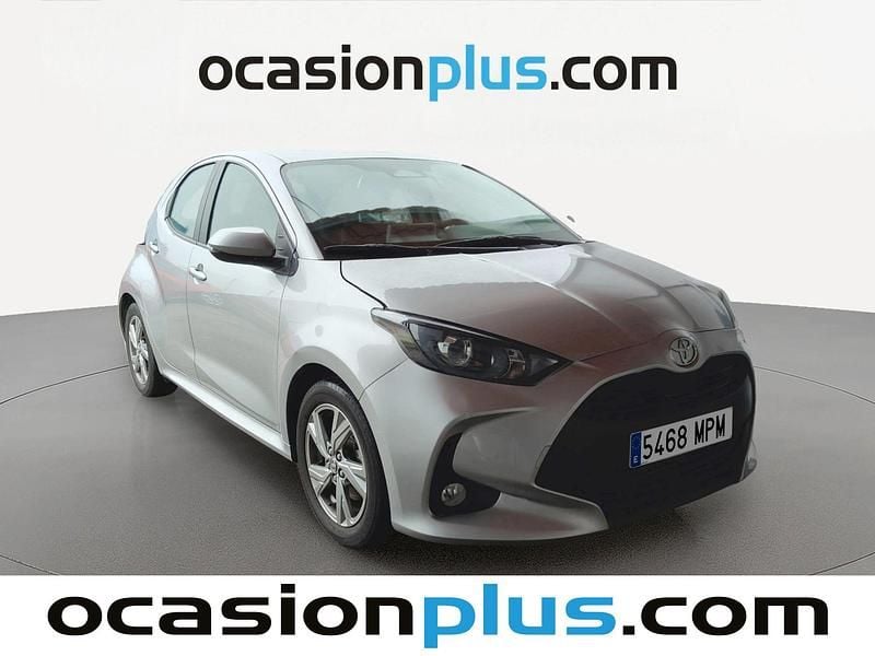 Usado Toyota Yaris Active 116 CV (85 kW) 2024 Gris Utilitario