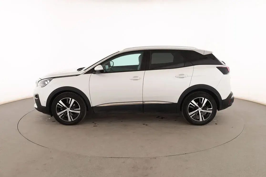 Usado Peugeot 3008 Allure 120 CV (88 kW) 2017 Blanco SUV