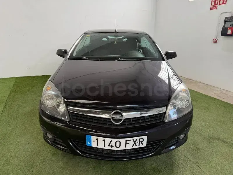 Usado Opel Astra Cabriolet Enjoy 115 CV (84 kW) 2008 Negro Descapotable