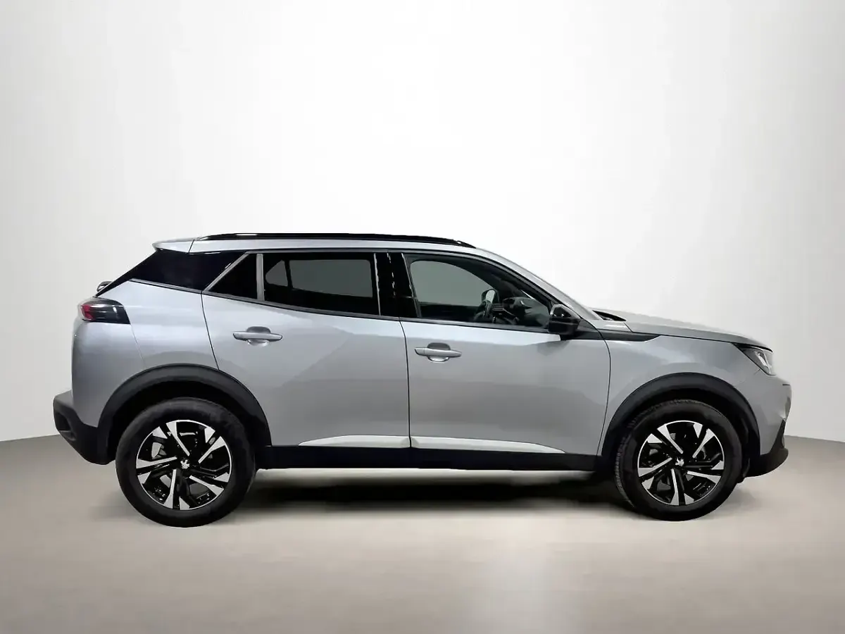 Usado Peugeot 2008 GT 131 CV (96 kW) 2023 Gris SUV