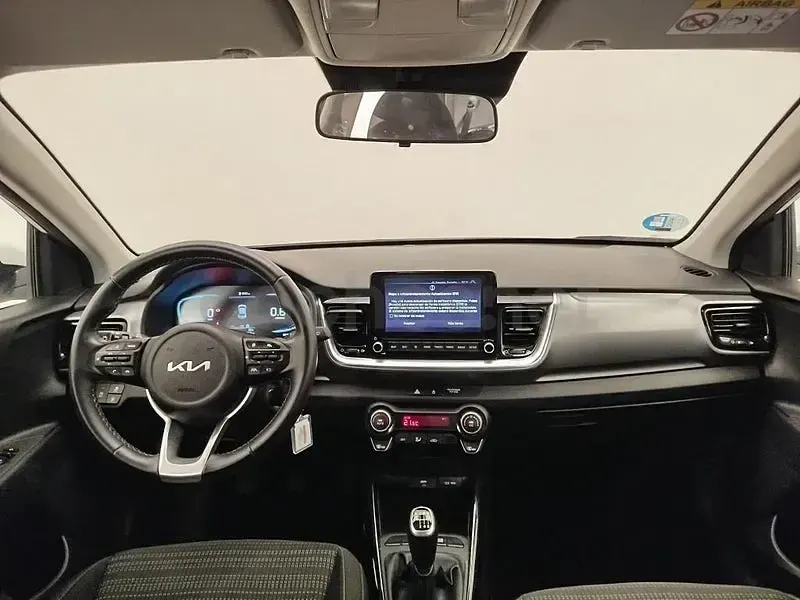 Usado Kia Stonic 100 CV (73 kW) 2025 Blanco SUV
