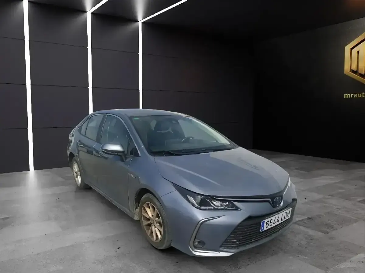 Usado Toyota Corolla Active 122 CV (89 kW) 2019 Gris Berlina