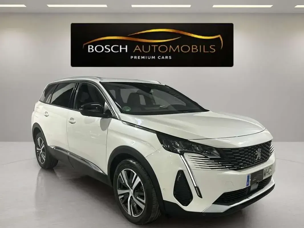 Usado Peugeot 5008 Allure 131 CV (96 kW) 2023 Blanco SUV