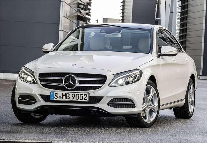 Usado Mercedes C220 170 CV (125 kW) 2018 Negro Berlina