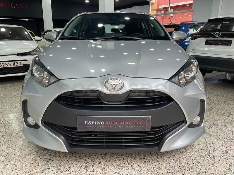 Usado Toyota Yaris 125 CV (91 kW) 2023 Gris / plata Utilitario