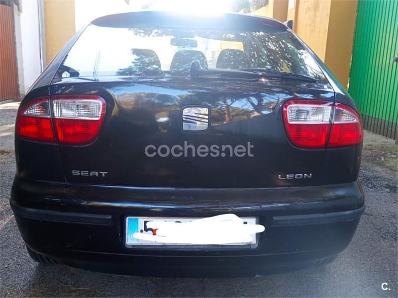 Usado Seat Leon Sport 105 CV (77 kW) 2004 Negro Utilitario