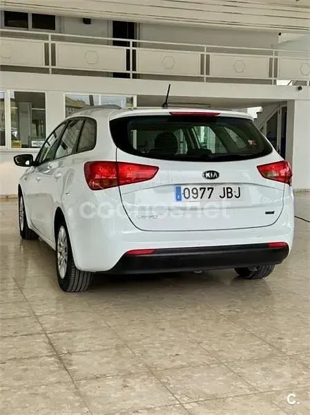 Usado Kia Ceed Sportswagon 110 CV (80 kW) 2014 Blanco Familiar