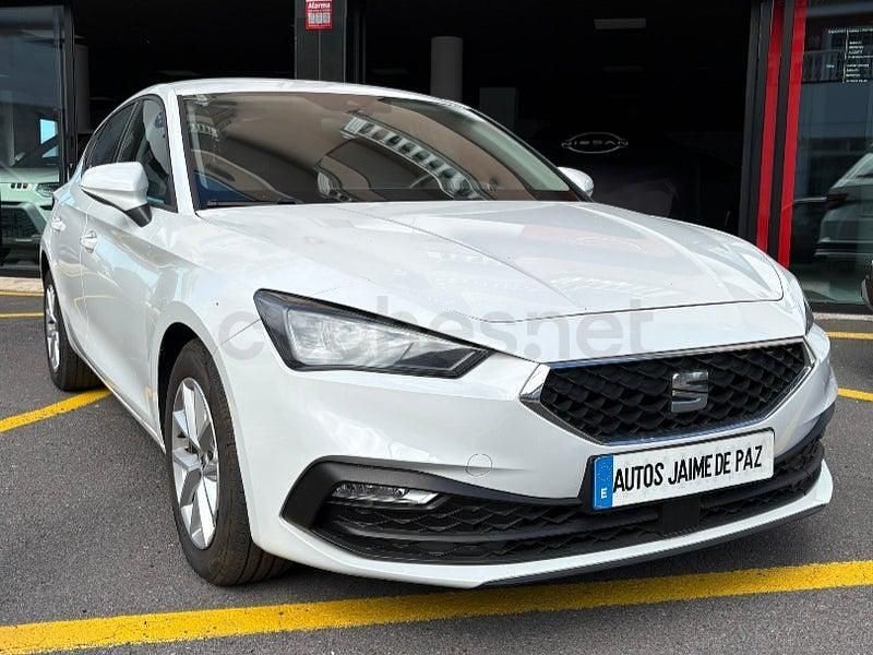 Usado Seat Leon Style 115 CV (84 kW) 2023 Blanco Berlina