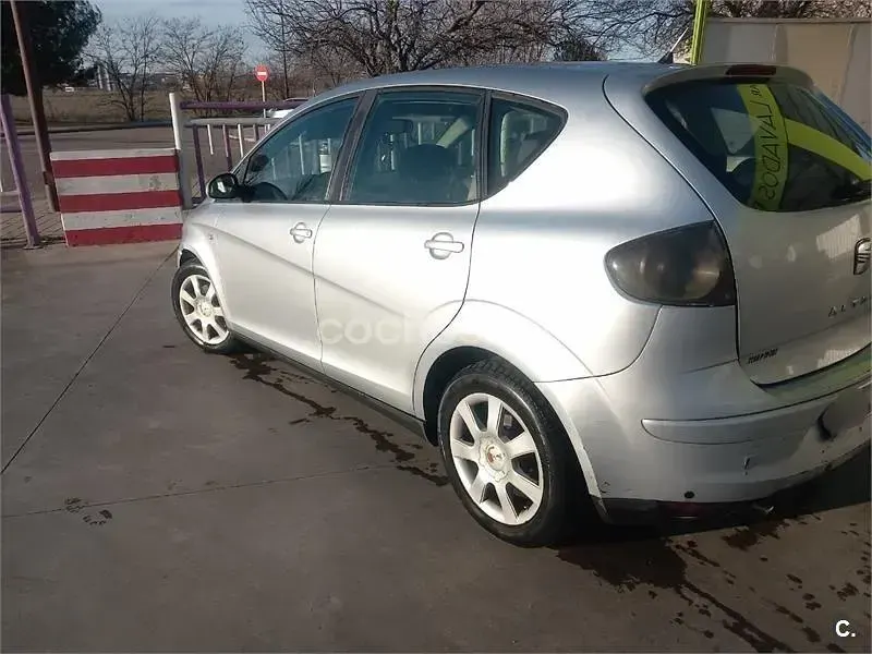 Usado Seat Altea Sport 105 CV (77 kW) 2005 Gris / plata Monovolumen