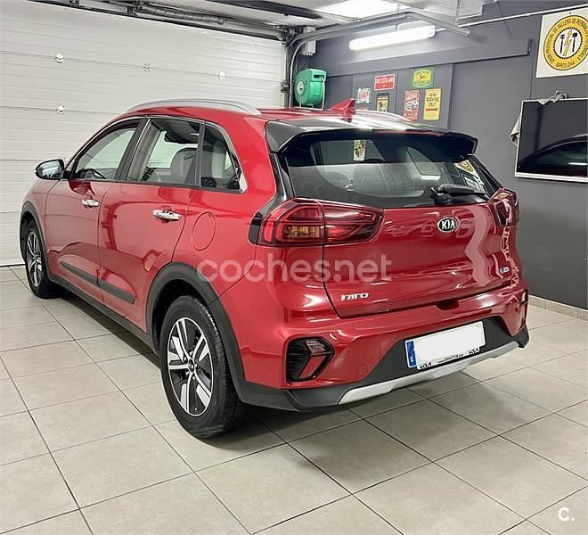 Usado Kia Niro 141 CV (103 kW) 2021 Granate SUV