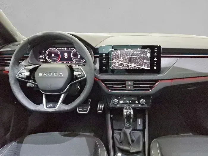 Usado Skoda Scala Monte Carlo 115 CV (84 kW) 2026 Rojo Utilitario