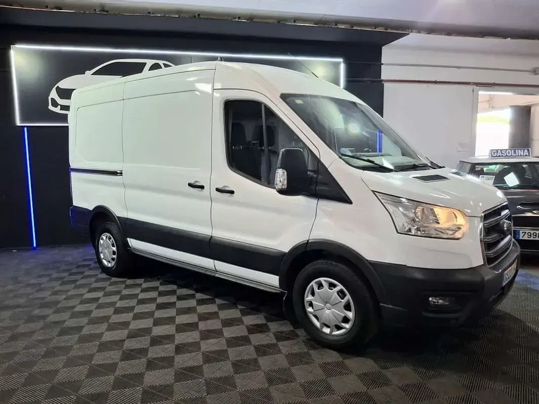 Usado Ford Transit Trend 131 CV (96 kW) 2020 Blanco Van