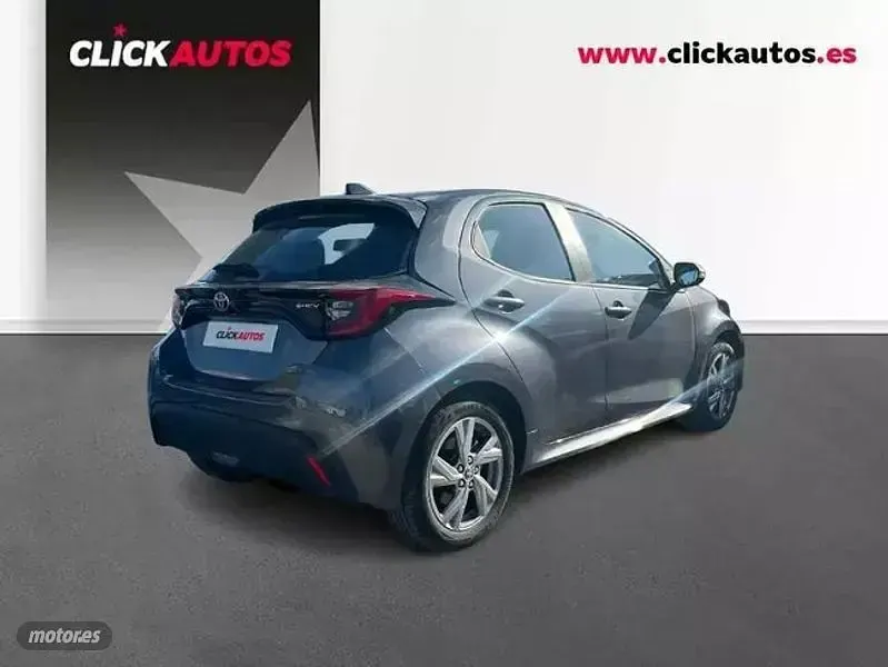 Usado Toyota Yaris Active 116 CV (85 kW) 2025 Gris Utilitario