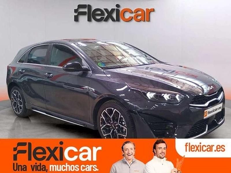 Gris Usado 2025 Kia Ceed GT-Line Berlina | 23.470 € (Precio justo) - Imagen 1/4