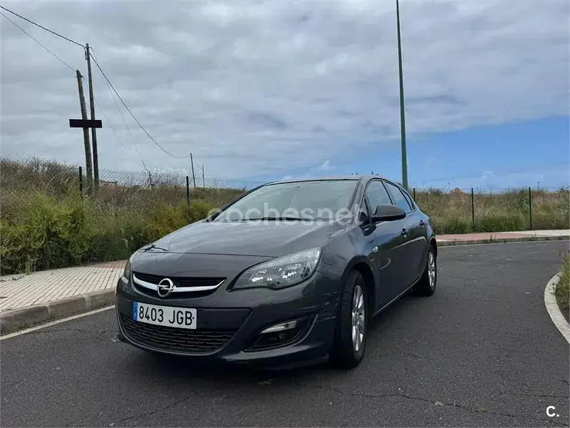Usado Opel Astra Business 140 CV (102 kW) 2015 Gris / plata Berlina