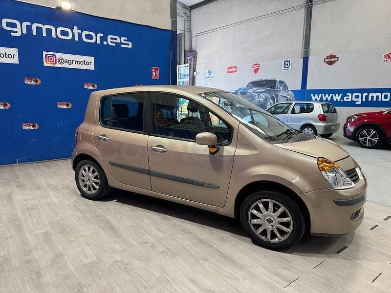 Usado Renault Modus Dynamique 100 CV (73 kW) 2005 Beige Monovolumen