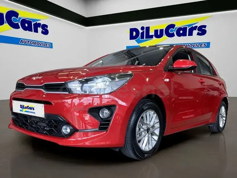 Usado Kia Rio 100 CV (73 kW) 2023 Granate Berlina