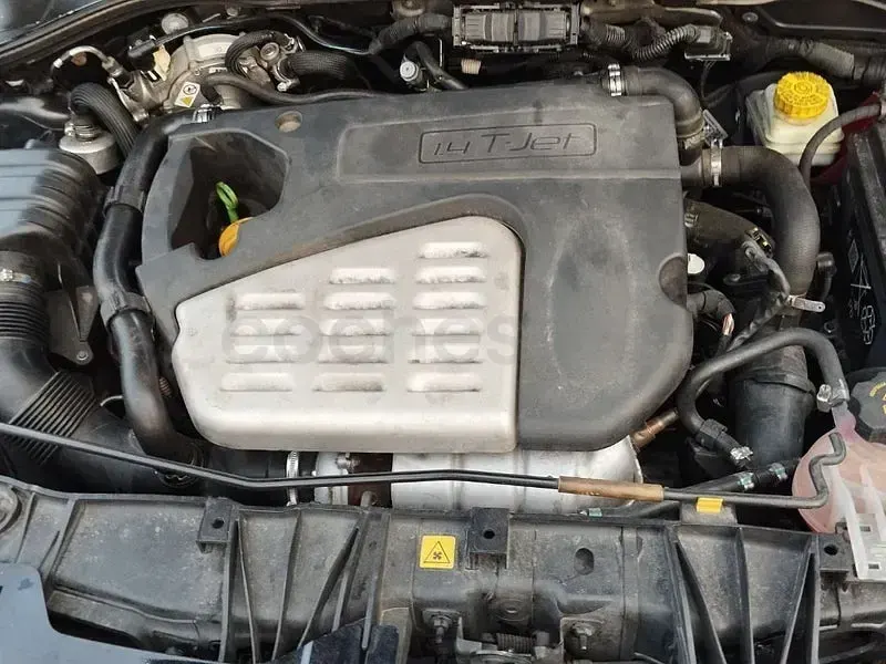 Usado Fiat Tipo Easy 120 CV (88 kW) 2018 Negro Berlina