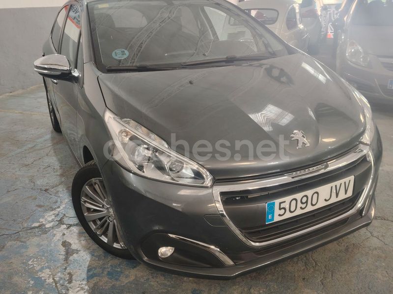 Usado Peugeot 208 Style 82 CV (60 kW) 2016 Gris / plata Utilitario