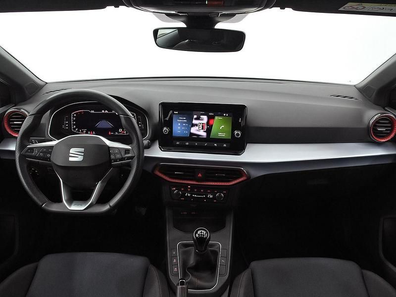 Usado Seat Ibiza FR 115 CV (84 kW) 2024 Negro Utilitario