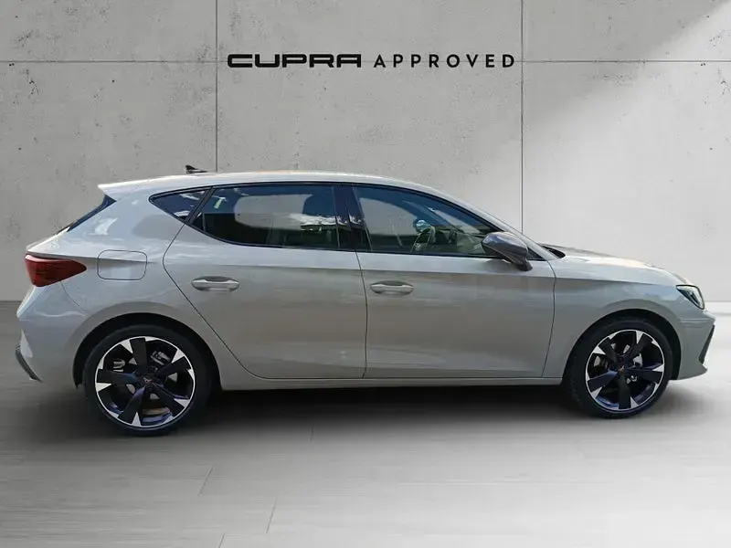 Usado Cupra Leon 150 CV (110 kW) 2025 Gris / plata Berlina