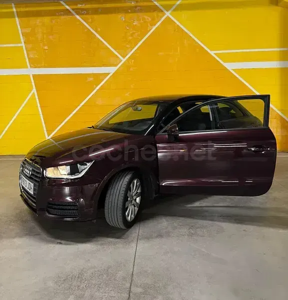 Usado Audi A1 90 CV (66 kW) 2015 Violeta / lila Utilitario