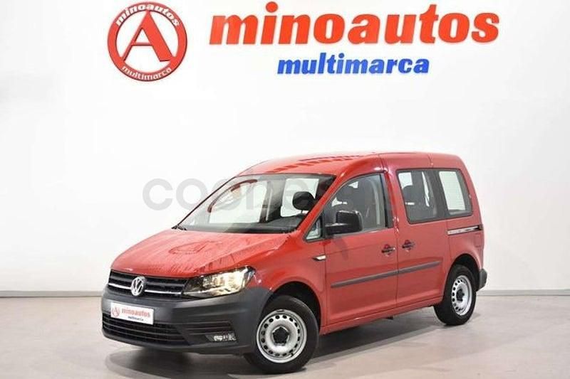 Usado VW Caddy Trendline 102 CV (75 kW) 2020 Rojo Monovolumen