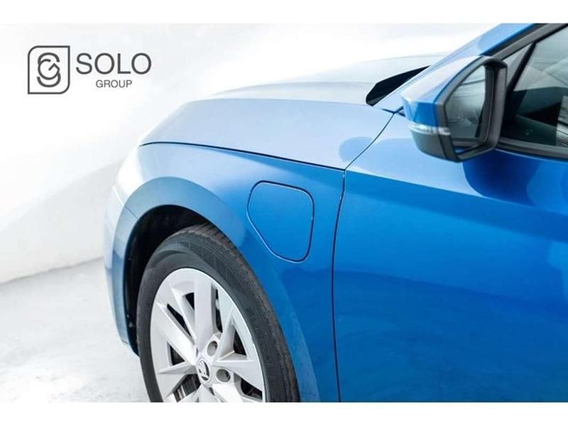 Usado Skoda Octavia Ambition 204 CV (150 kW) 2022 Azul Familiar