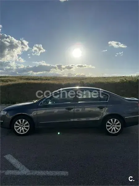 Usado VW Passat Advance 110 CV (80 kW) 2010 Gris / plata Berlina