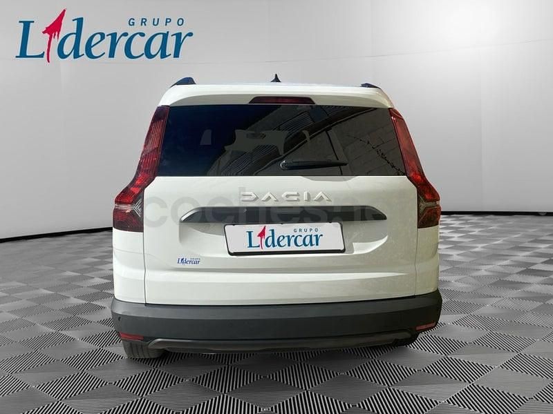 Usado Dacia Jogger Expression 100 CV (73 kW) 2023 Blanco Monovolumen