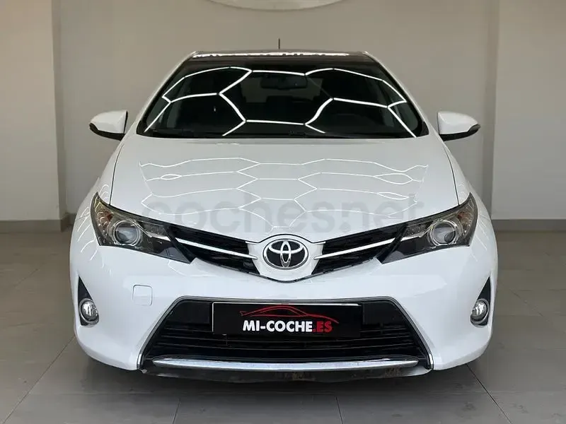 Usado Toyota Auris Business Edition 124 CV (91 kW) 2015 Blanco Berlina