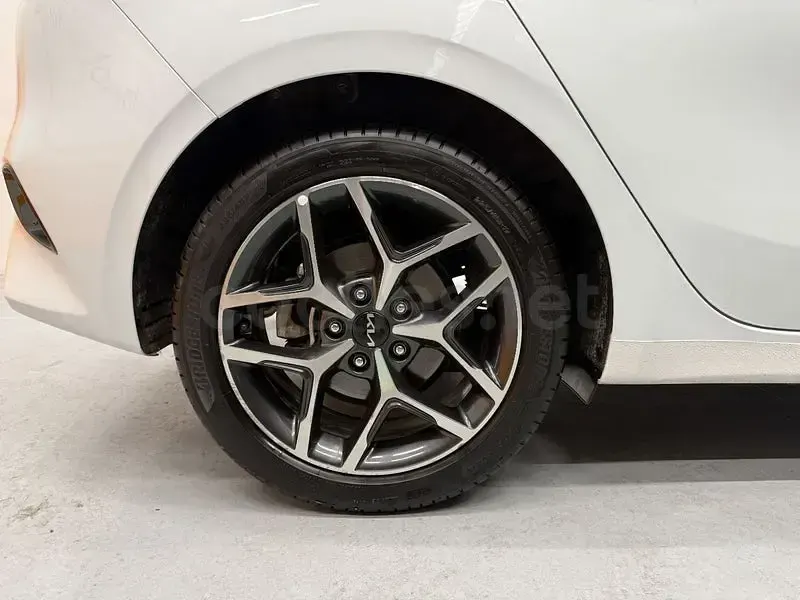 Usado Kia Ceed 120 CV (88 kW) 2022 Blanco Utilitario