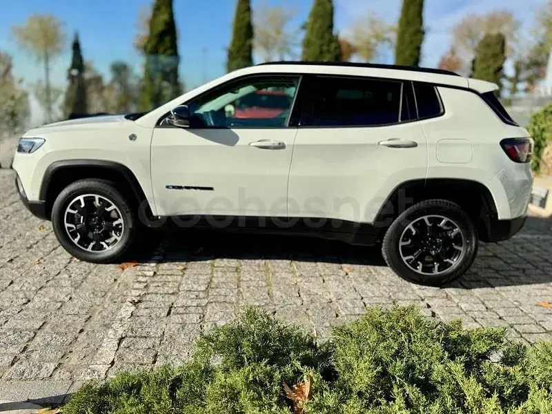 Usado Jeep Compass Trailhawk 240 CV (176 kW) 2023 Blanco SUV